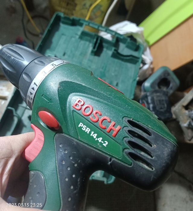 Bormasina /filetanta Bosch PSR 14,4-2 cu 2 acumulatori  morți