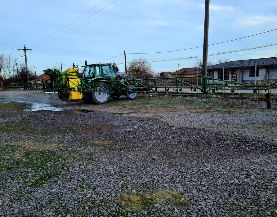 Instalatie de erbicidat John Deere 512 24 metri 1200 litri met pompa