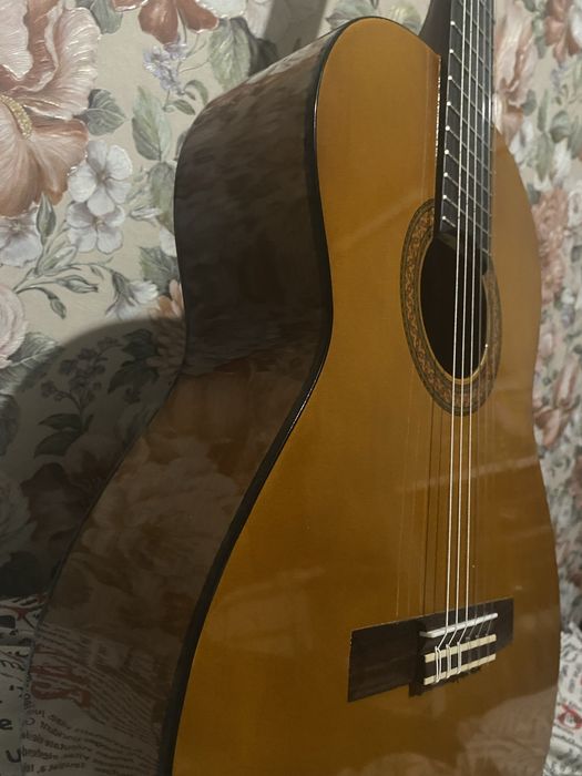 Гитара  Yamaha C40 в отличной состоянии.