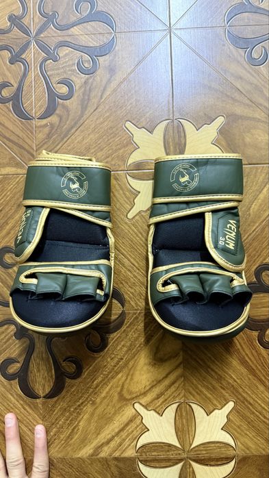 перчатка для мма веном