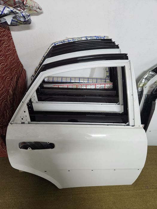 Jentra eshiklar orqa o'ng tomon