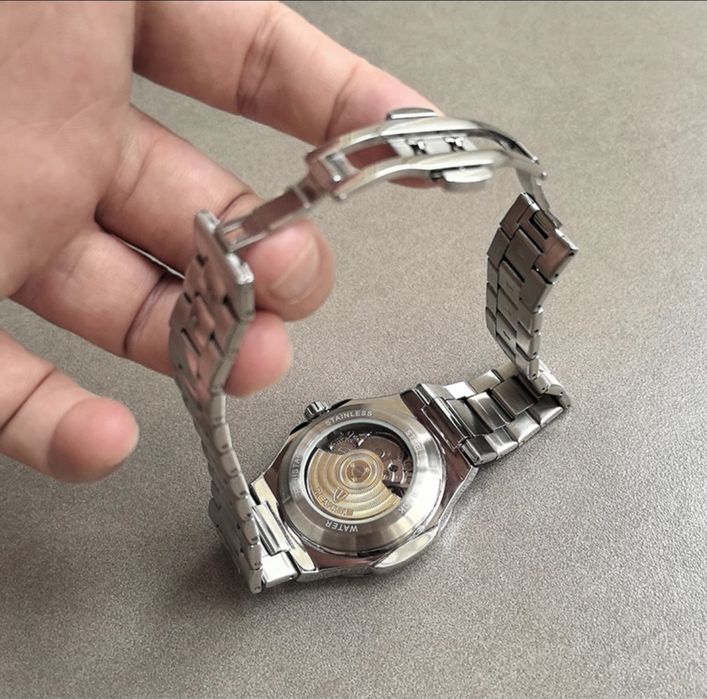 Сағат новый қорабымен