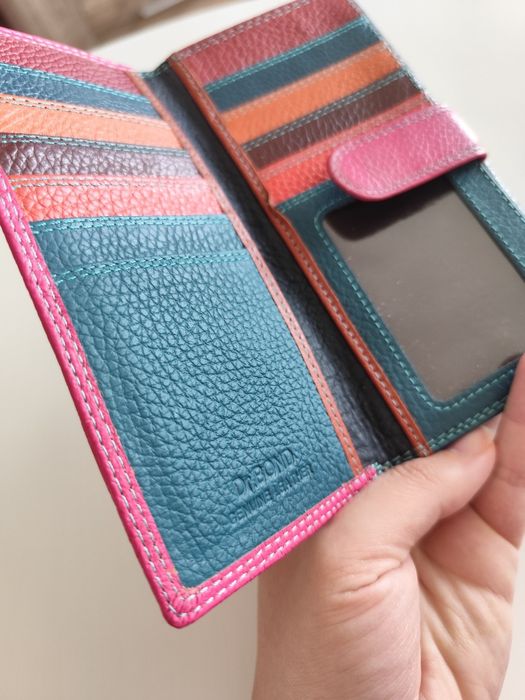 Дамски портфейли