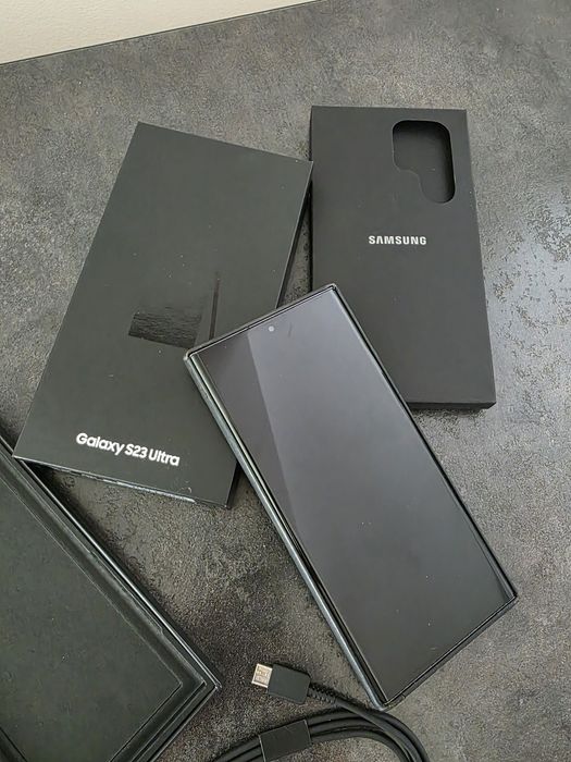 Samsung S23 Ultra, 256 GB, cu husă piele