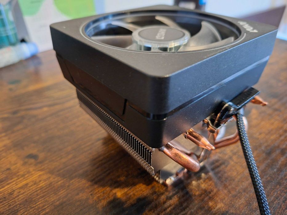 Охладител за процесор AMD Wraith Prism