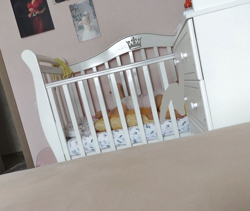 Кроватка с комодом