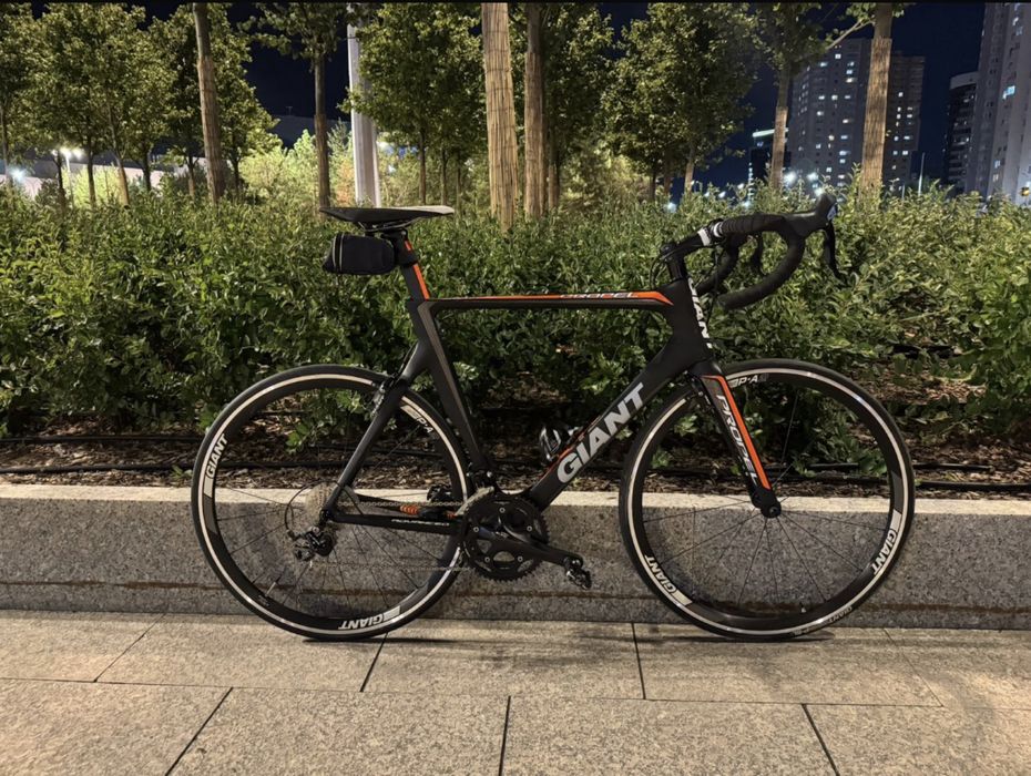 продам шоссейный велосипед Giant propel advanced 3