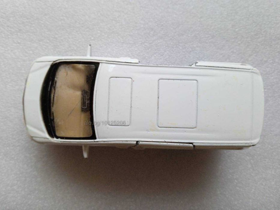 Кола Количка TOYOTA ALPHARD от Kinsmart