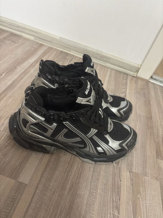Balenciaga Runner V2