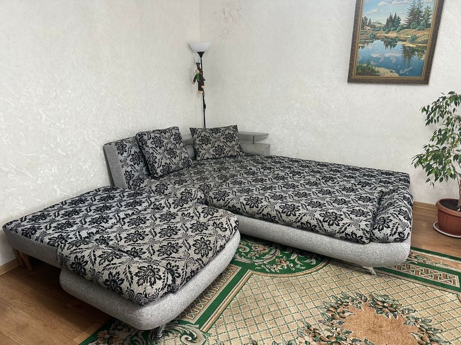 Продам угловой диван + кресло-кровать