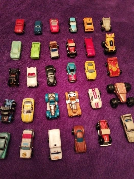 Игрушки, машинки, человечки