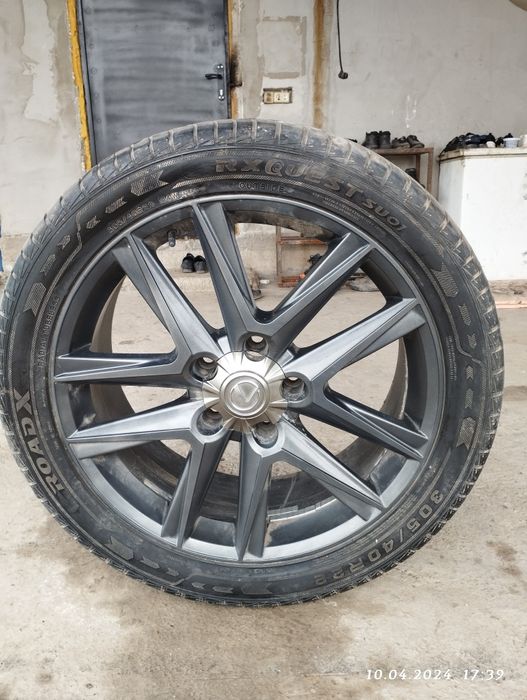 Продается диски с резинами на лексус 570