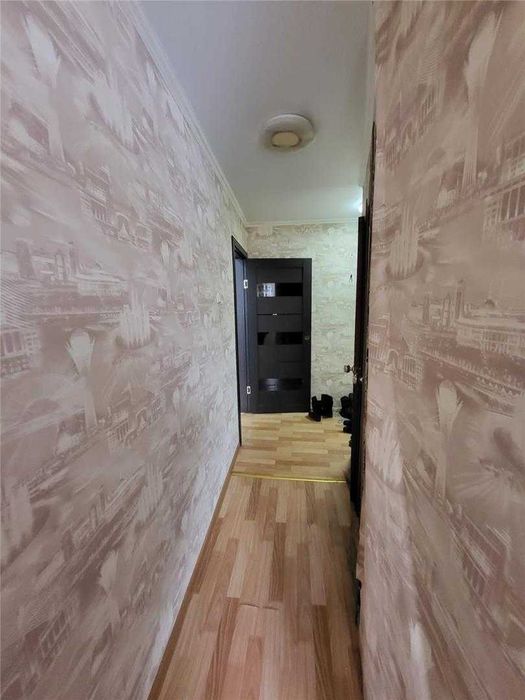 Продам 2 комнатную Абая 5 микрорайон