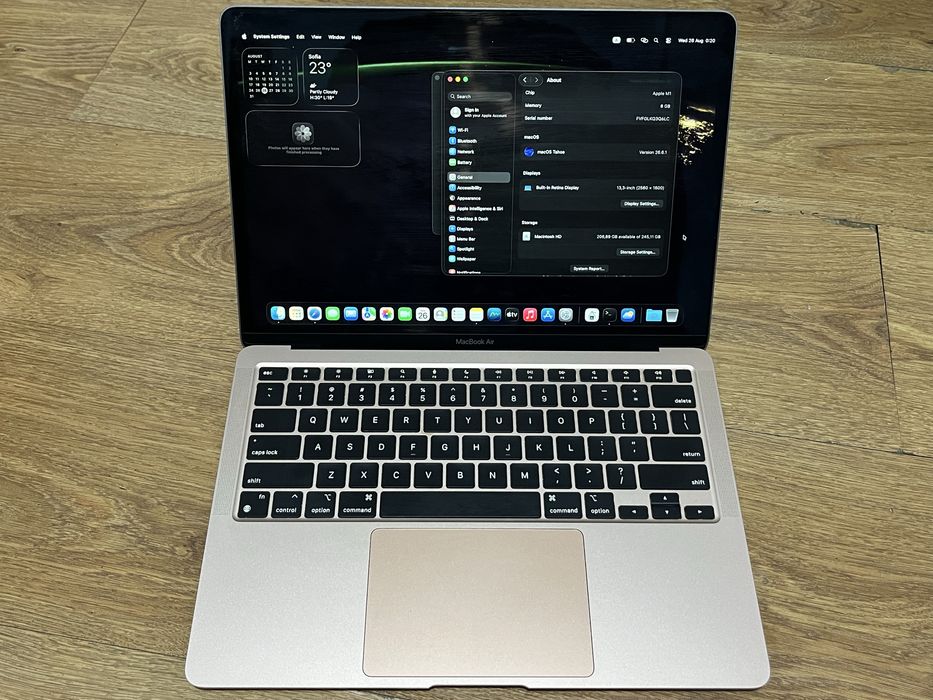 Macbook Air 13 2020 M1 8GB, 256GB SSD, 86% живот на батерията