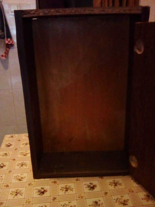 пощенска кутия от пдч с малка секретна бравичка с две ключета