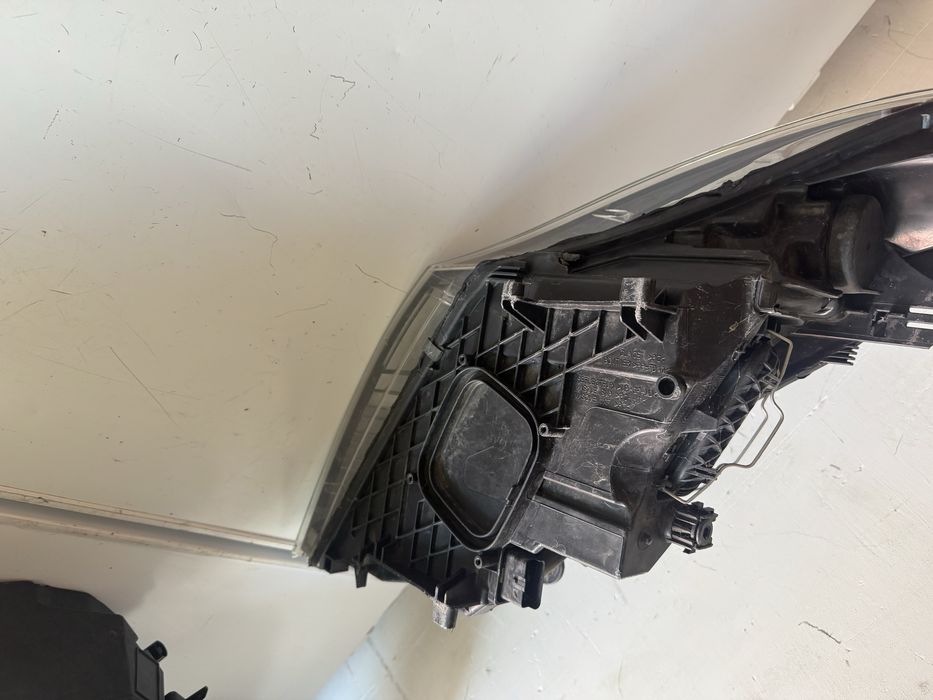Far stanga halogen Renault Megane 3 facelift cod 260607305R
