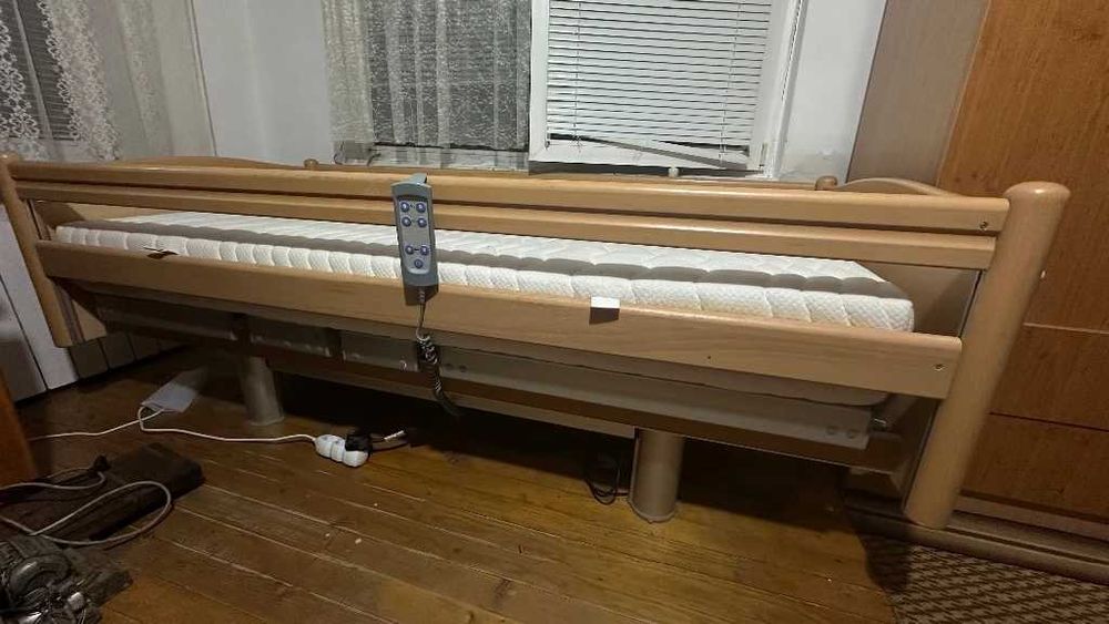 Електрическо болнично легло