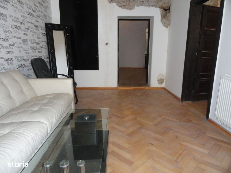 Spatiu comercial 79 mp acces stradal zona centrala langa Hotel Anirok