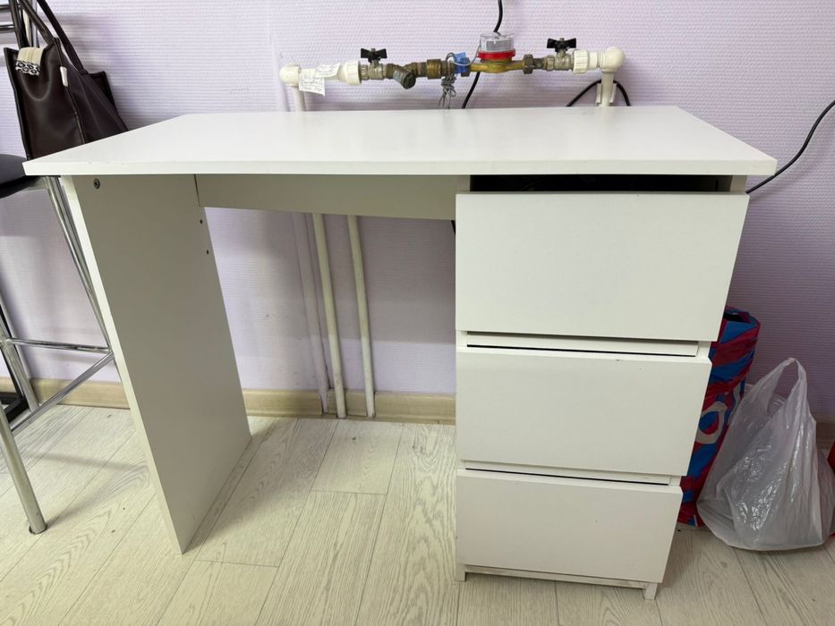 Стол рабочий или для маникюра