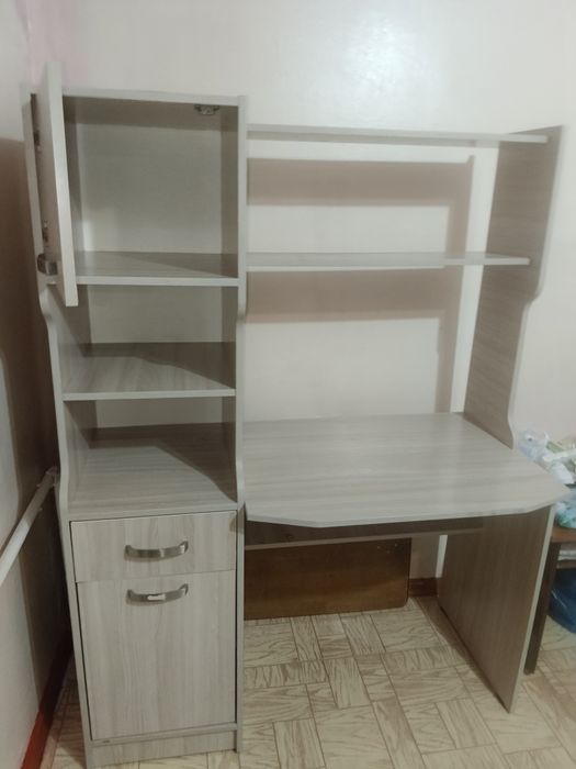 Продам школьный стол