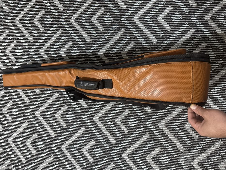 Classik gitara chexoli sotiladi. Продается чехол для гитары