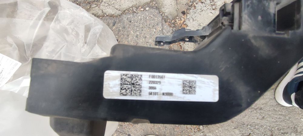 Продам телевизор (суппорт радиатора)