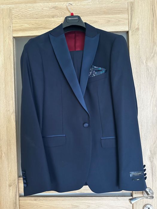 Официален костюм Teodor