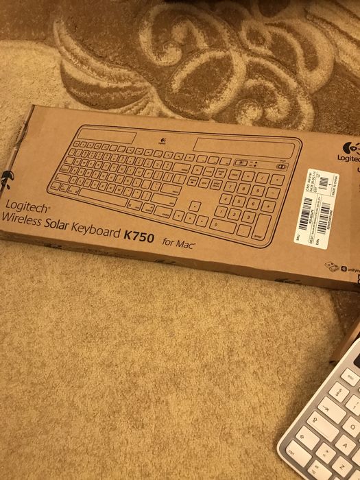 Tastatura logitech K750 noua sigilata..