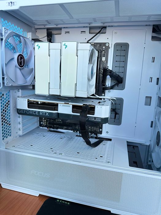 Пълен геймърски сетъп RTX 4070 / Ryzen 7 5800X3D + 165Hz монитор + Logitech G Pro + Razer Huntsman V2