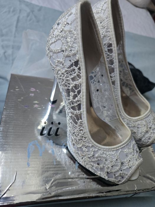 Pantofi nunta albi