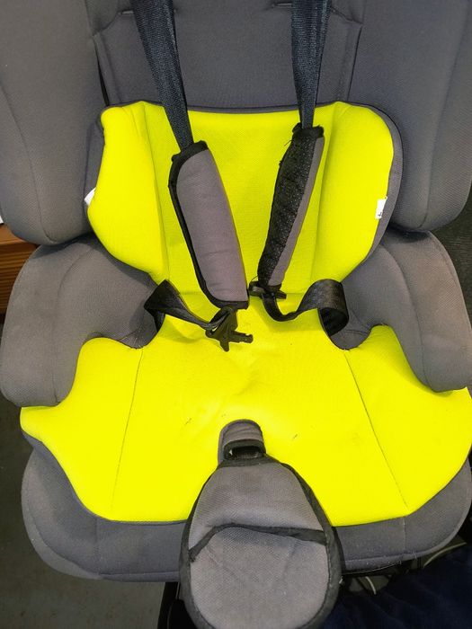 Scaun de copil pentru mașină cu prindere in centura
