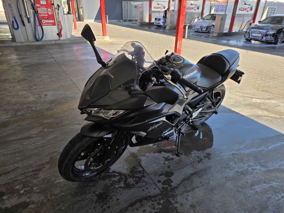 Kawasaki Ninja 650 ES+ Metallic Spark Black