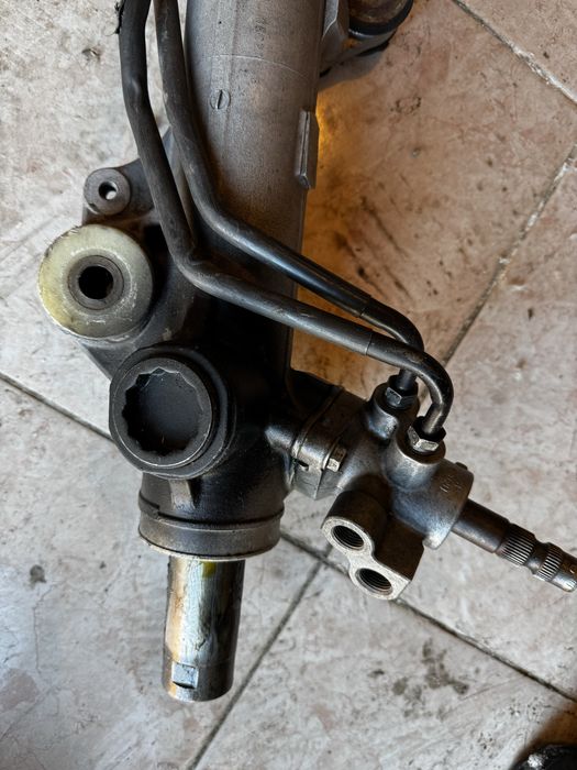 Поодам рулевую рейку Lexus LX570