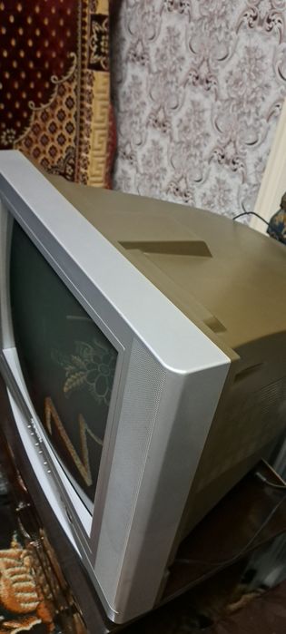 Срочно продаётся телевизор HOBEK. В хорошем состоянии.  Телевизор соти