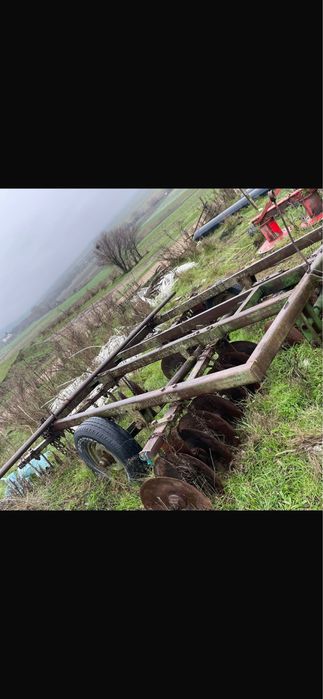 Vând disc  pretul este de 1000€