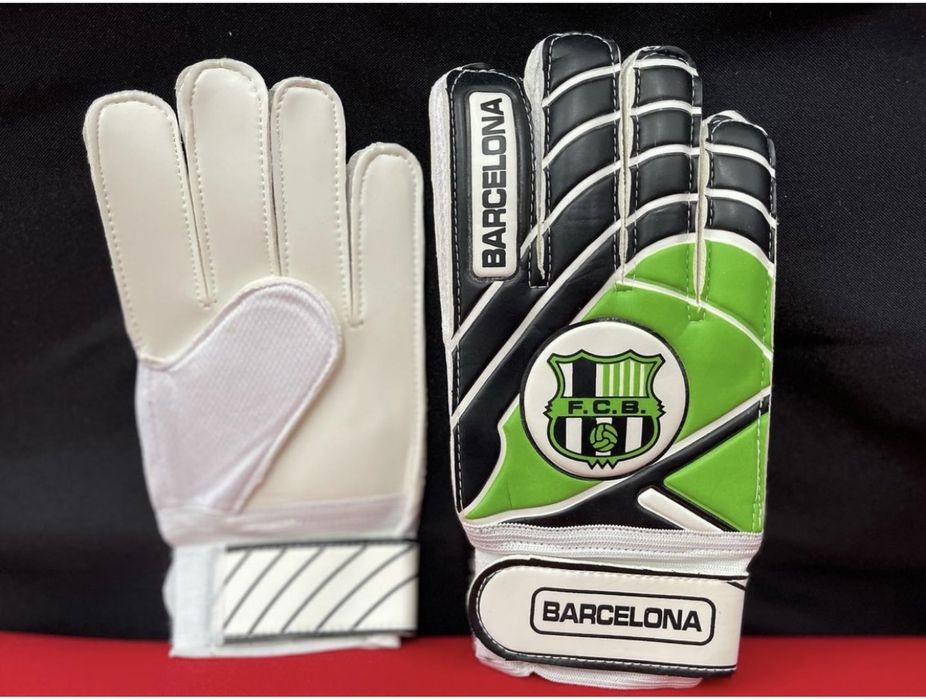 Вратарские перчатки