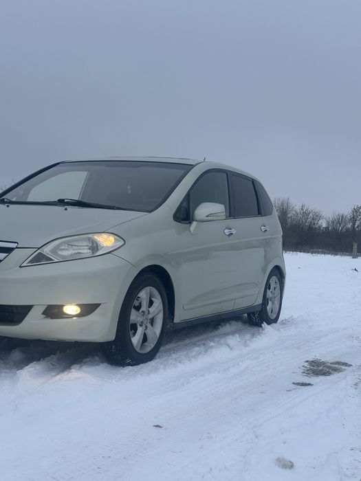 Шести местный минивен