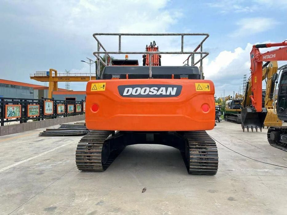 Эксковатор сотилади Doosan dx300lc