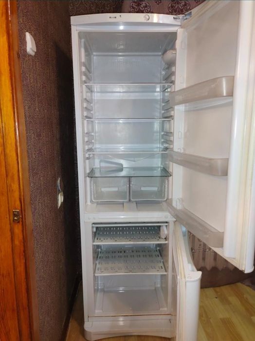 Холодильник Indesit