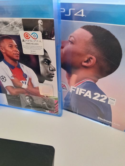 PS 4 pro 4k 1tb 2 manete și 14 jocuri impecabil
