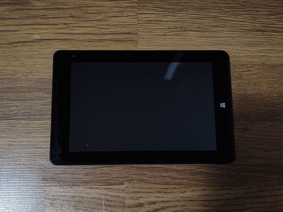 Tabletă cu Windows Linx Vision 8 defectă pentru piese