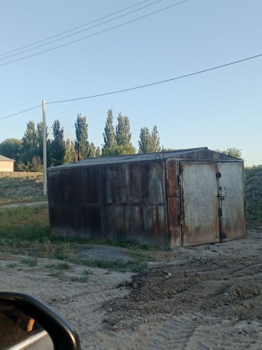 Железный контейнер