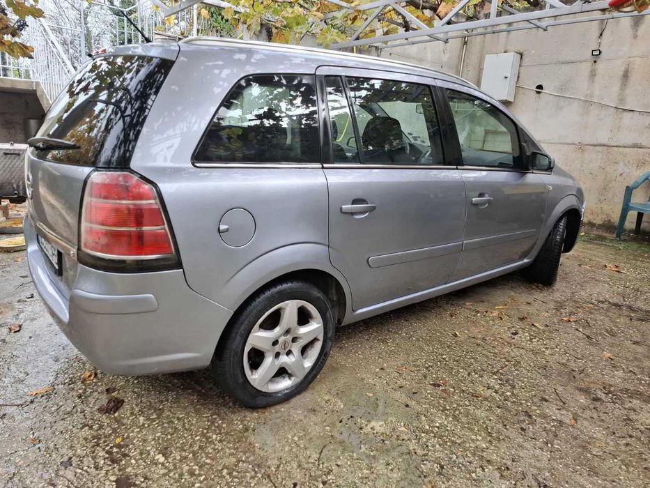 Продавам Опел Зафира 1,8  бензин, 6+1 места