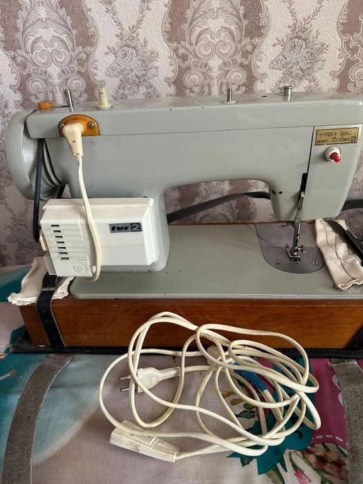 Продам швейную машину