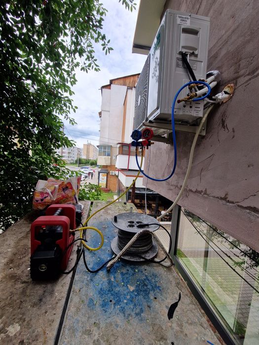 Amenajări interioare,  montaj mobilă etc.
