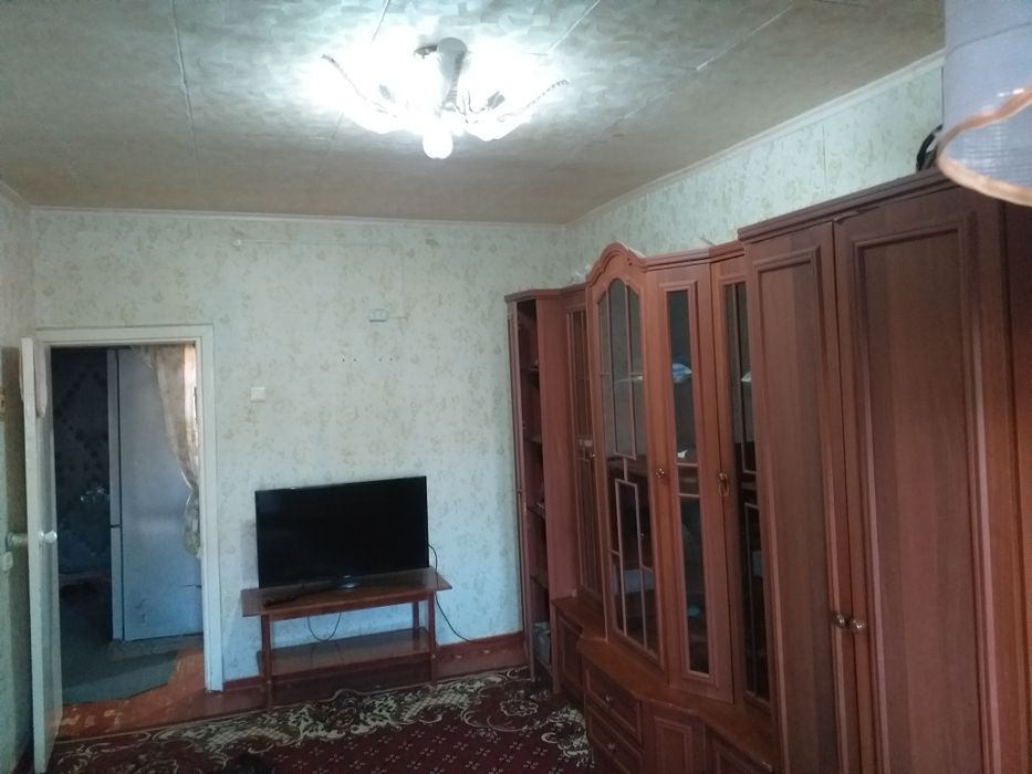 Zarafshon shahar 11 kichik tumani 37-uy 2 xonalik xonadon sotiladi