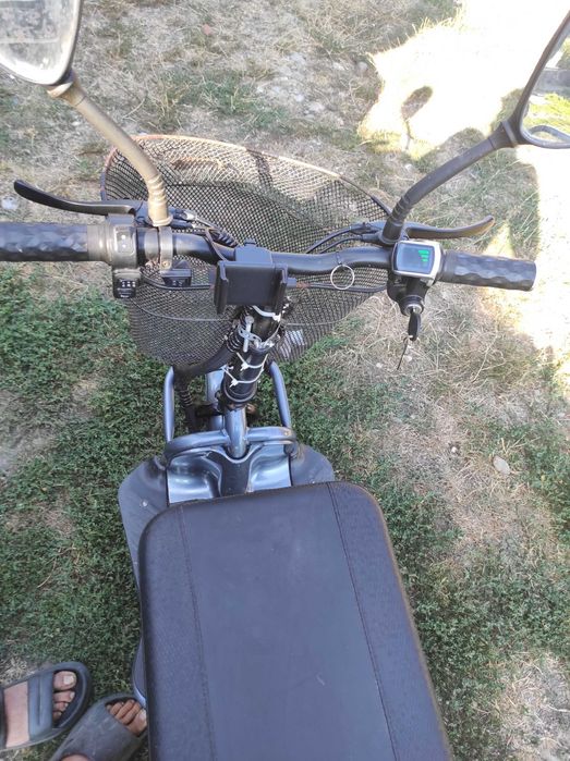 Cărucior electric pentru persoane vârstnice sau cu dizabilități
