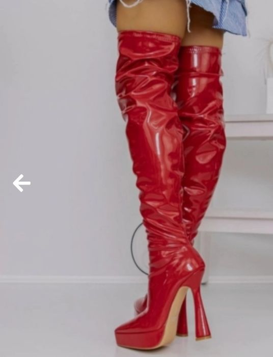 Стилни дамски ботуши на платформа