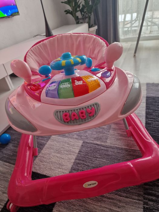 Проходилка за момиченце