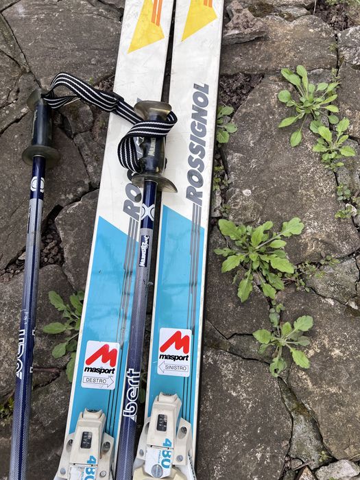 Vand doua perechi se Sky una  Rossignol si o pereche Atomic GS